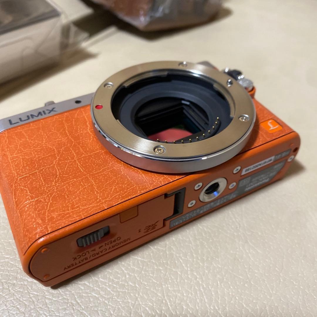 極美 LUMIX DMC-GM1K ボディ＋電動パンケーキレンズ、他アクセサリー