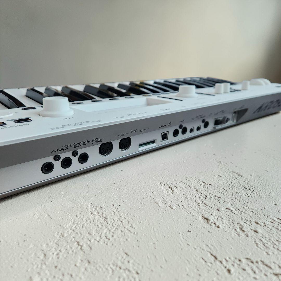 【超美品】KORG KROSS2-61 Pearl White ケース付