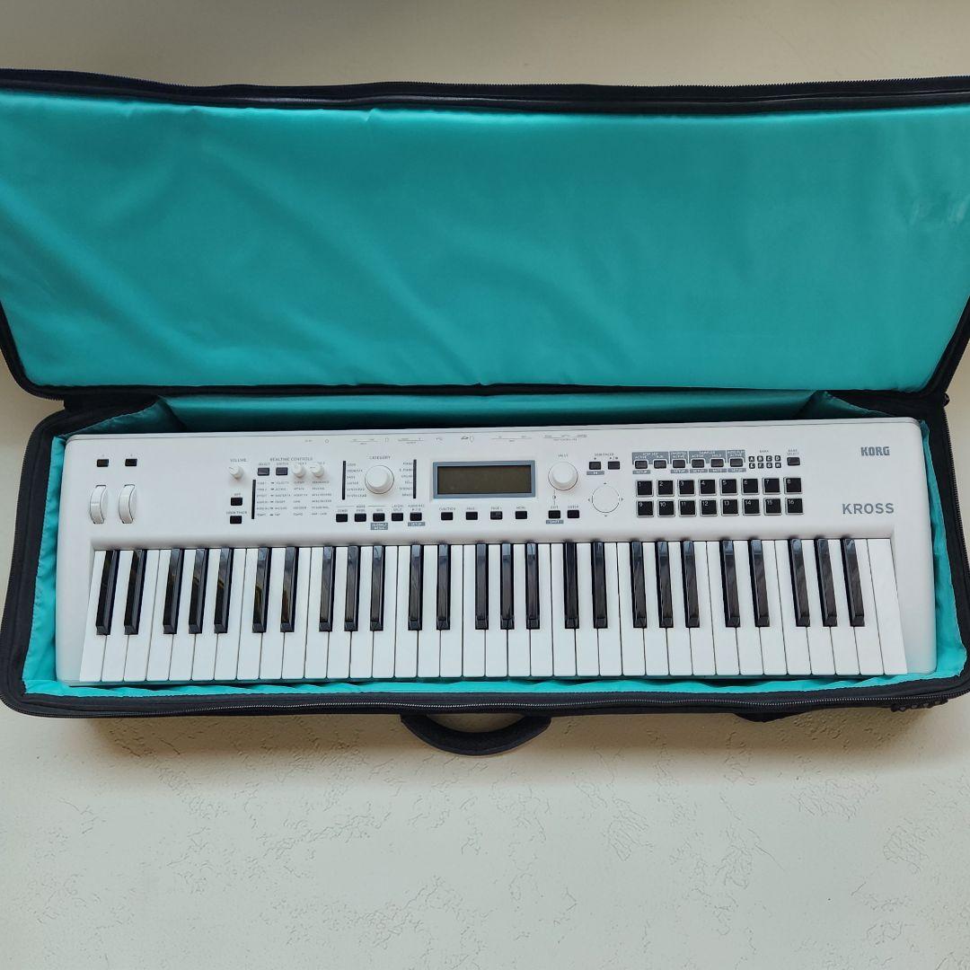 【超美品】KORG KROSS2-61 Pearl White ケース付