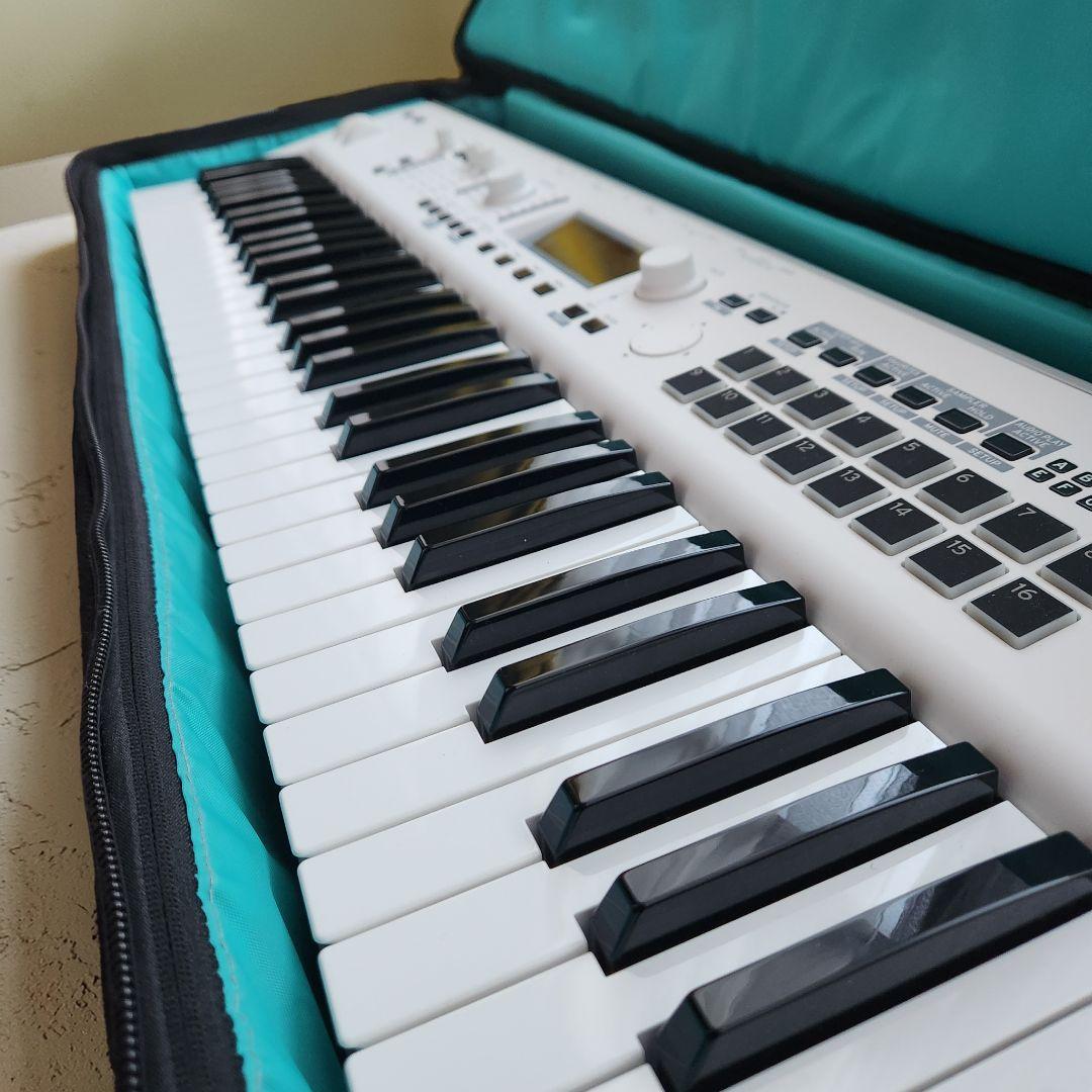 【超美品】KORG KROSS2-61 Pearl White ケース付