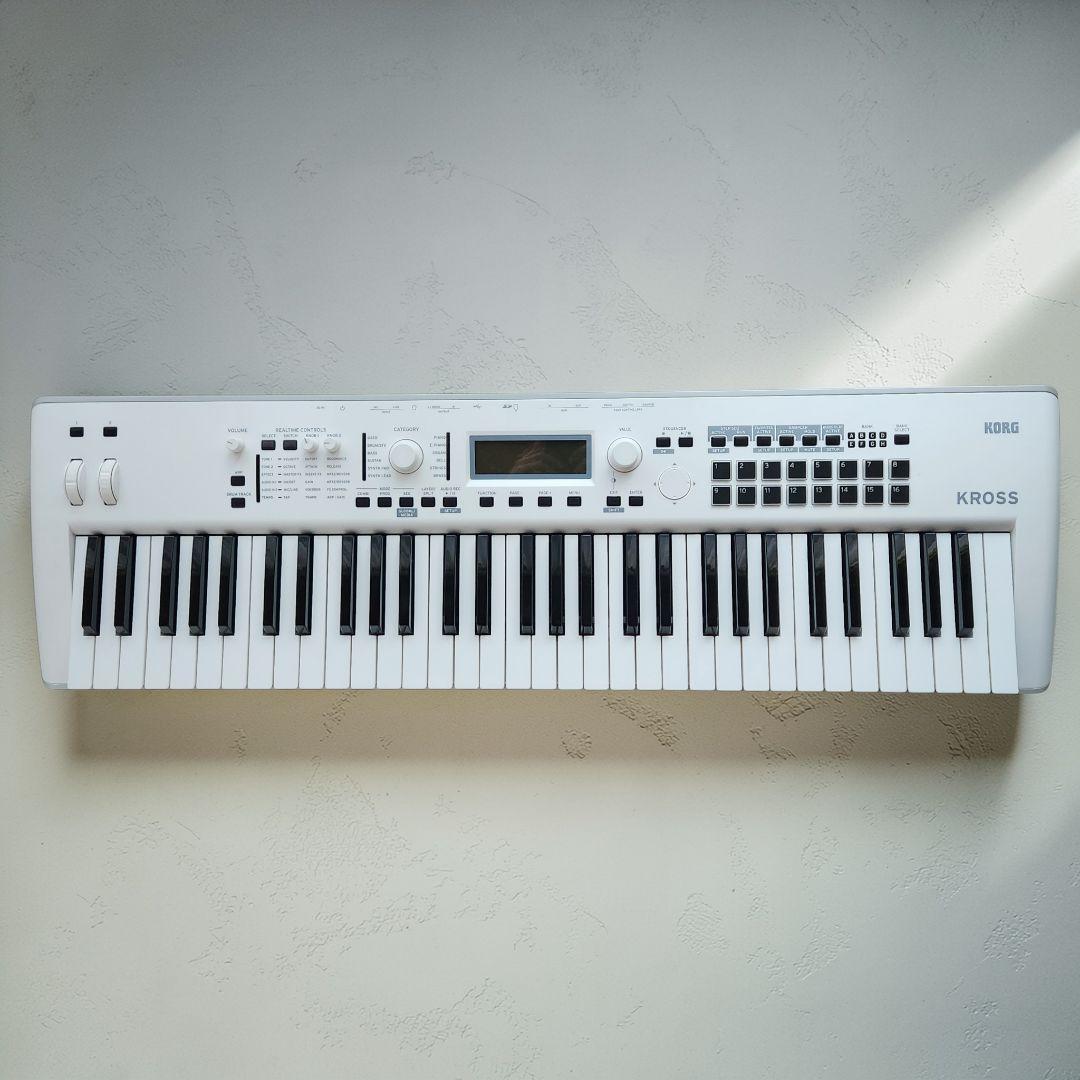【超美品】KORG KROSS2-61 Pearl White ケース付