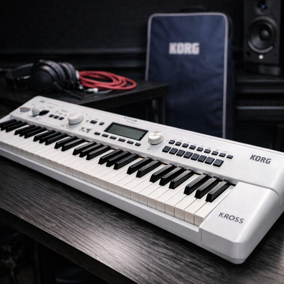 【超美品】KORG KROSS2-61 Pearl White ケース付
