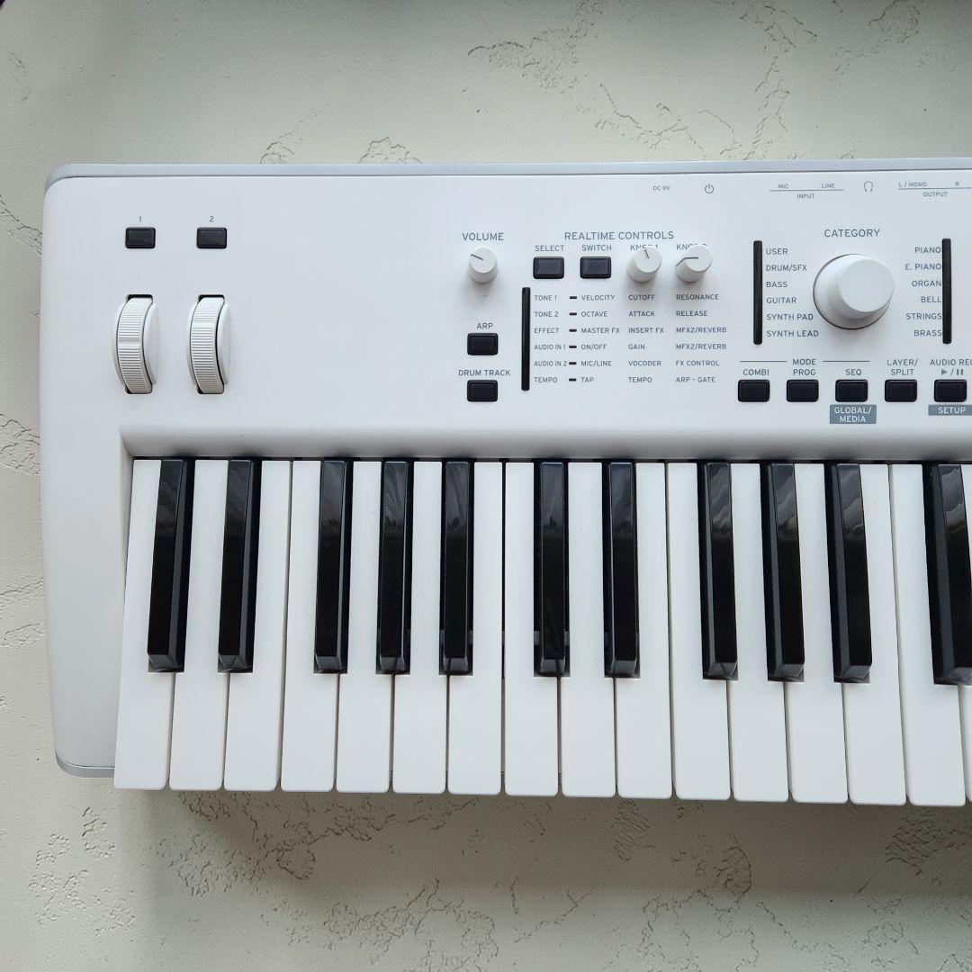 【超美品】KORG KROSS2-61 Pearl White ケース付