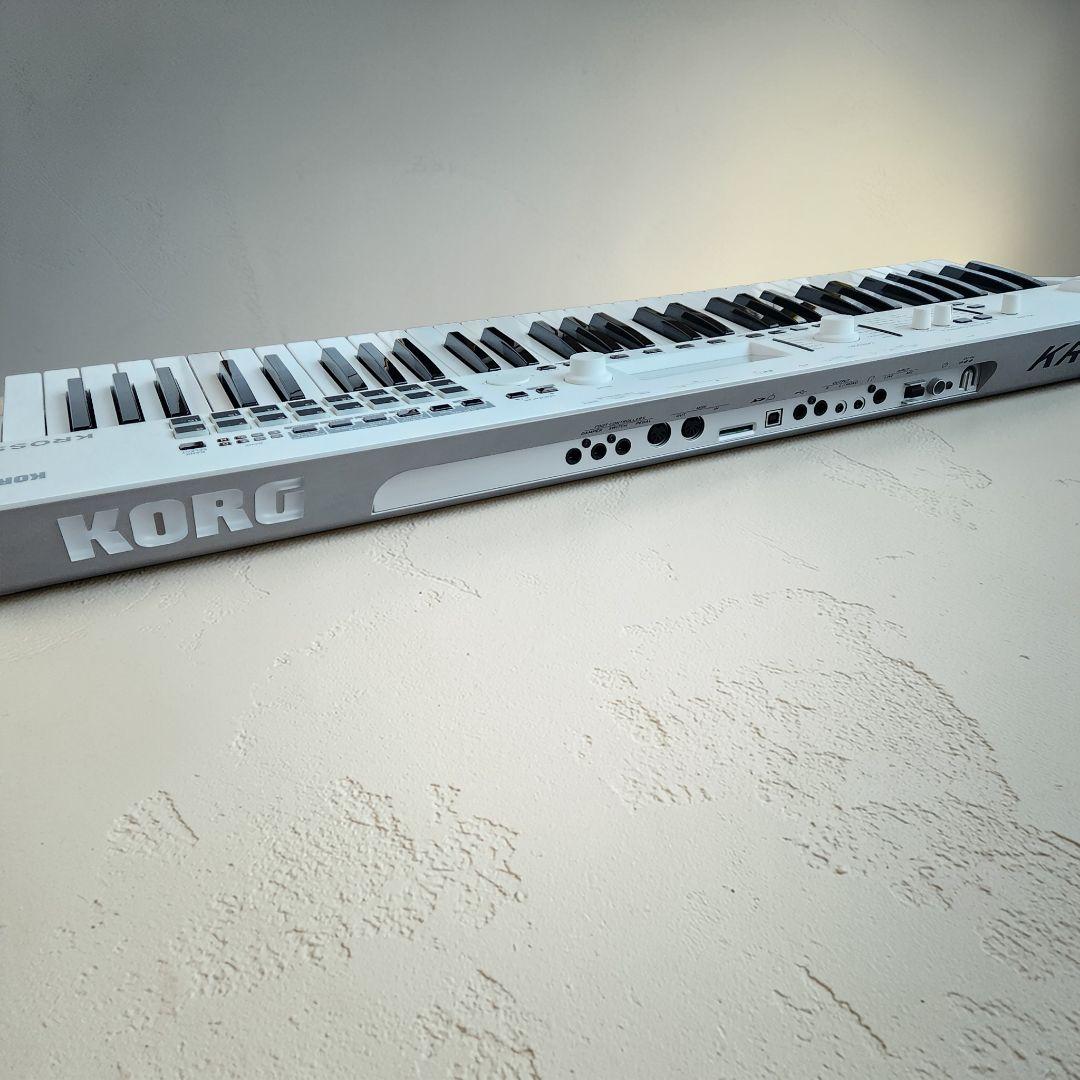 【超美品】KORG KROSS2-61 Pearl White ケース付