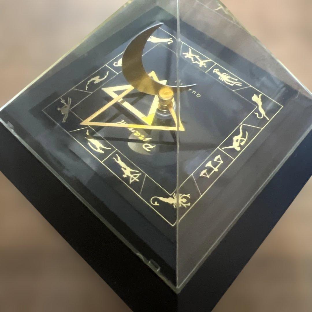 Quartz pyramid TAKANE made in japan中古品。