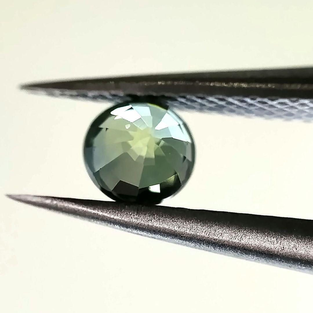 サファイア　ルース　グリーン　0.49ct 非加熱　VVS