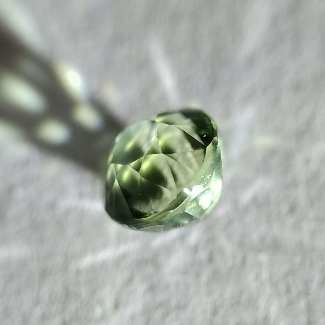 サファイア　ルース　グリーン　0.49ct 非加熱　VVS