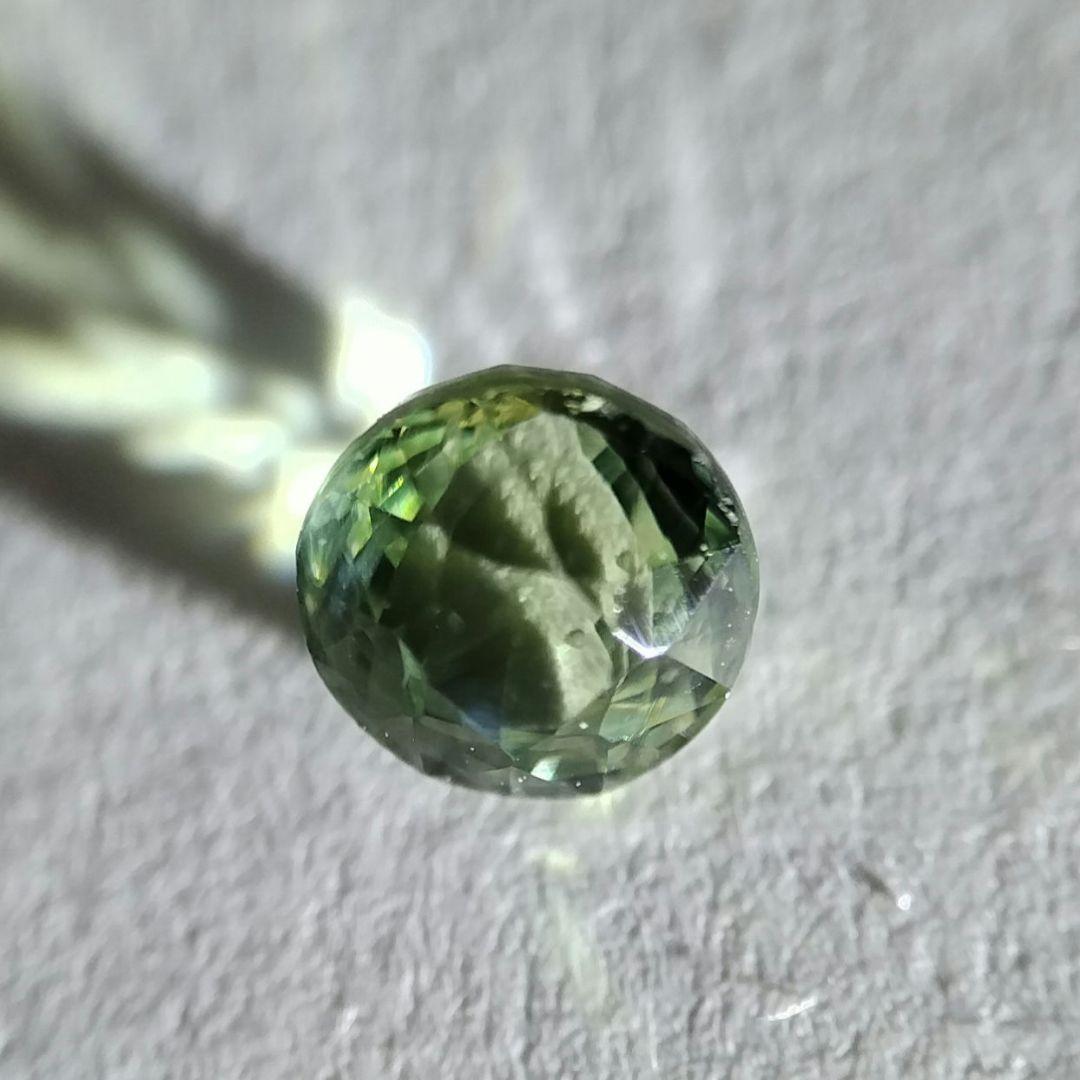 サファイア　ルース　グリーン　0.49ct 非加熱　VVS