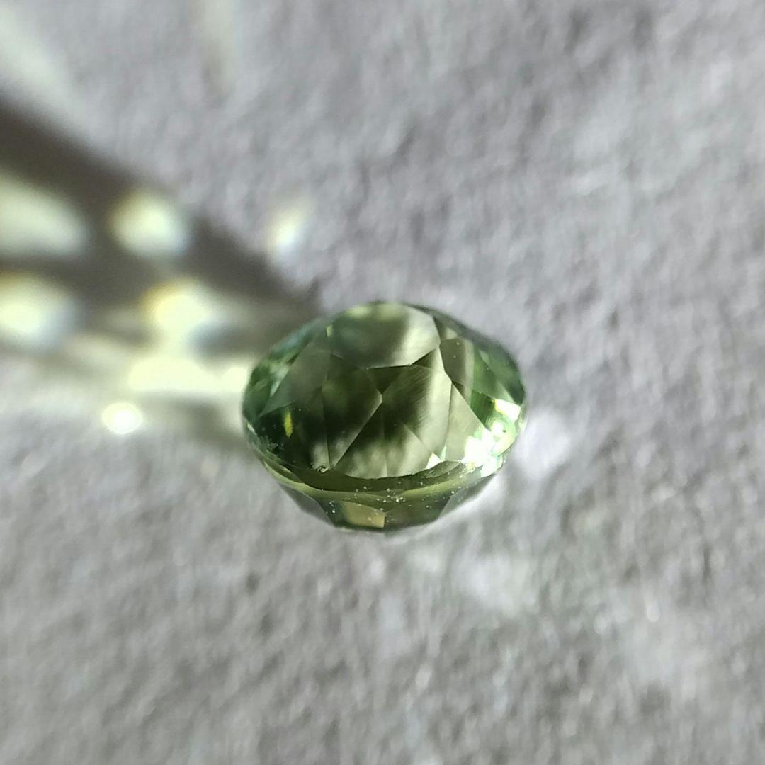 サファイア　ルース　グリーン　0.49ct 非加熱　VVS