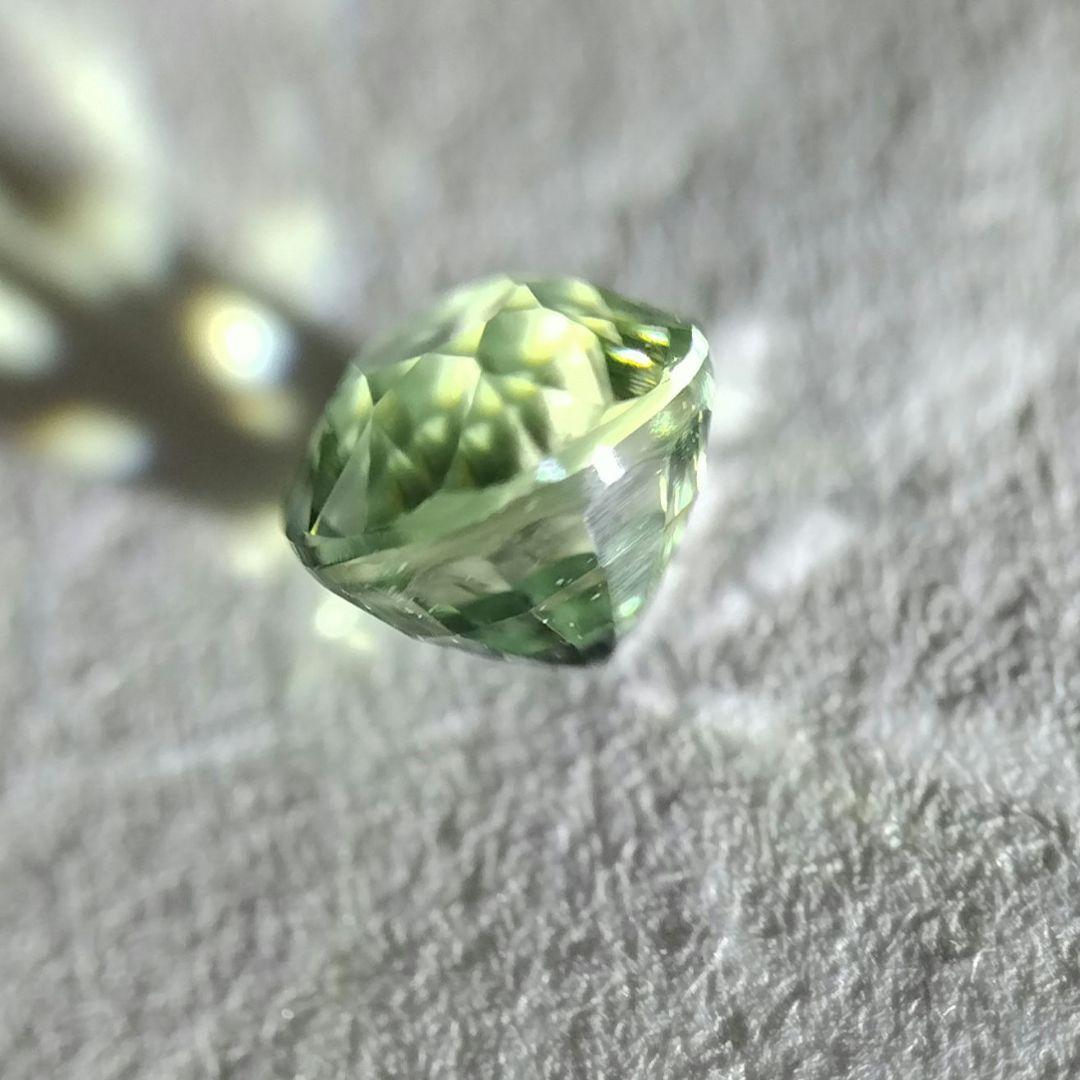 サファイア　ルース　グリーン　0.49ct 非加熱　VVS