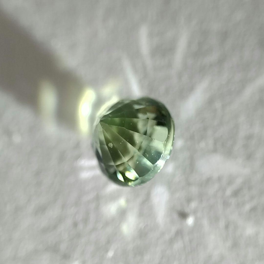 サファイア　ルース　グリーン　0.49ct 非加熱　VVS