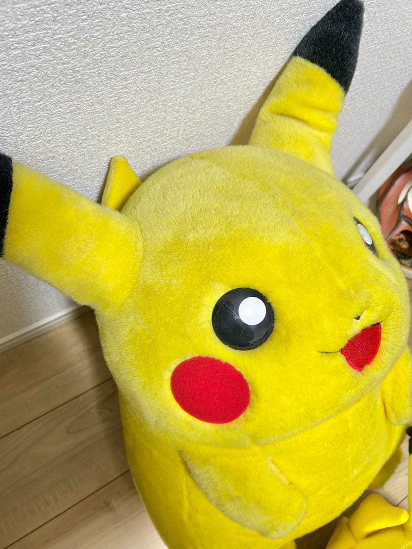 TOMY AG 初期ピカチュウ 超特大 ぬいぐるみ 等身大より大きい！