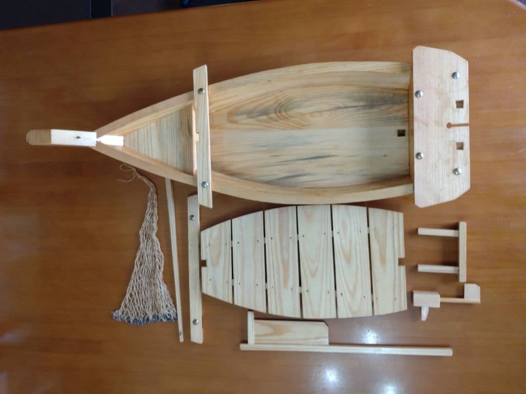 舟盛り、料理舟は木製で網付き、お刺身、お寿司の盛付け、宴会お正月お祝いの豪華船に