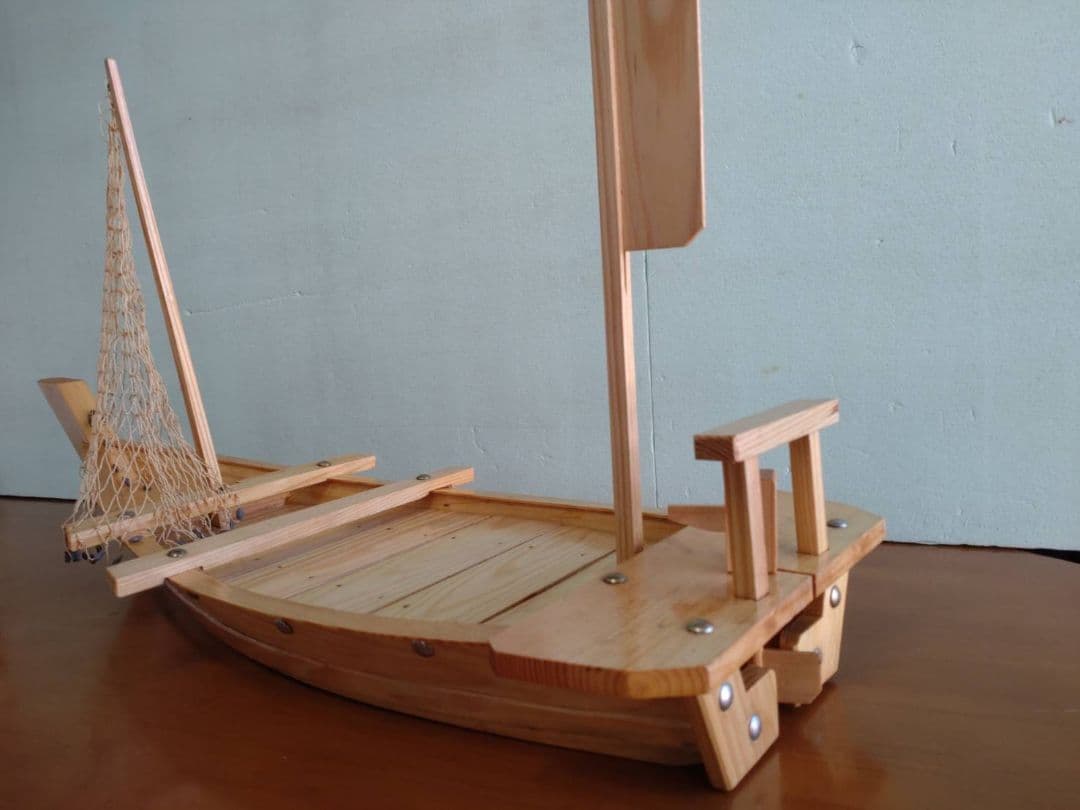 舟盛り、料理舟は木製で網付き、お刺身、お寿司の盛付け、宴会お正月お祝いの豪華船に