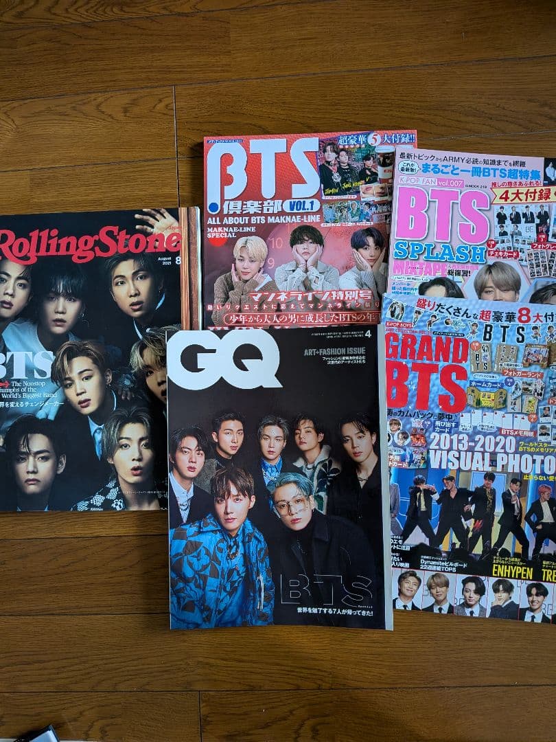 【グッズ詰め合わせ】BTSコレクションまとめ売り特大クッション、トレカなど