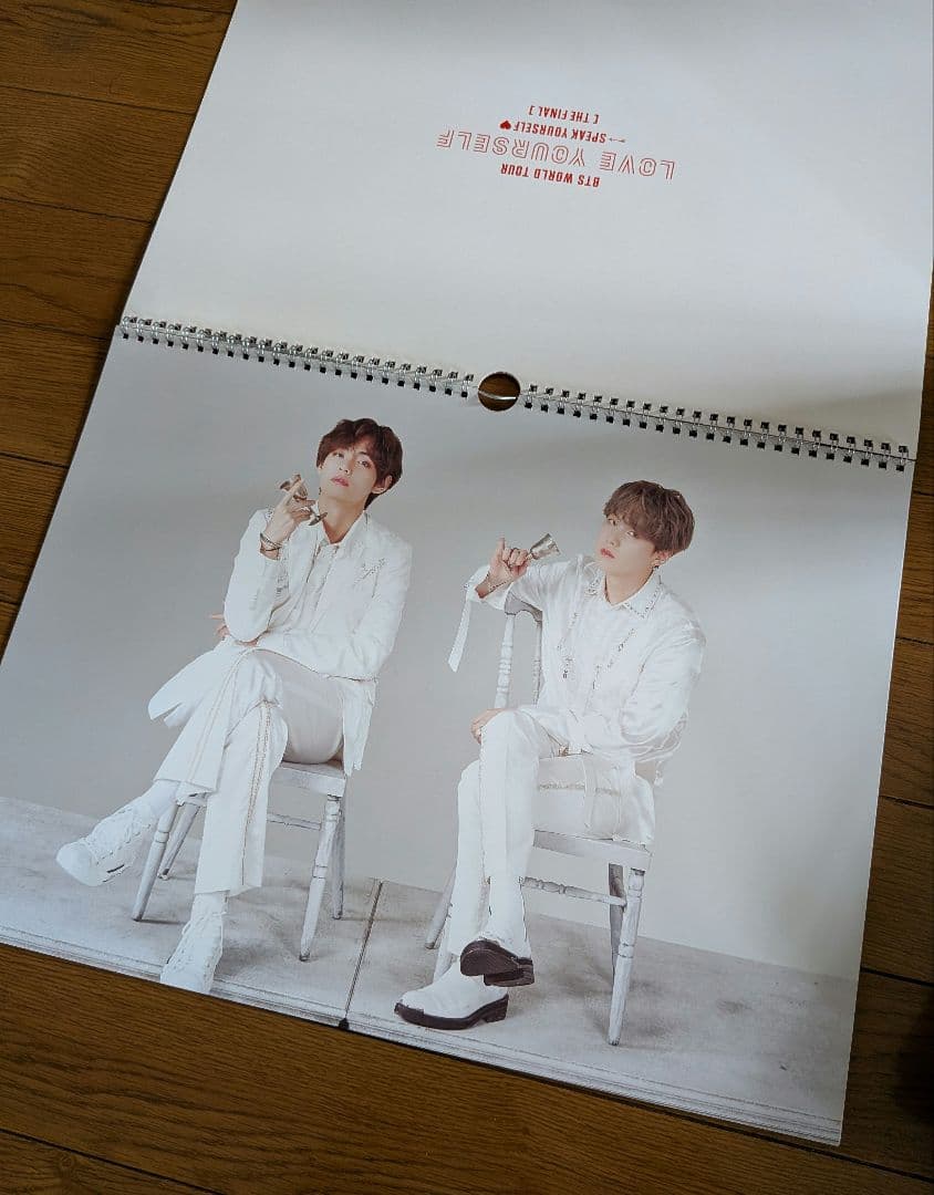 【グッズ詰め合わせ】BTSコレクションまとめ売り特大クッション、トレカなど