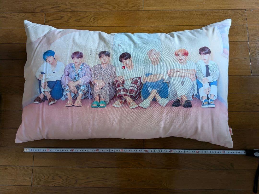 【グッズ詰め合わせ】BTSコレクションまとめ売り特大クッション、トレカなど