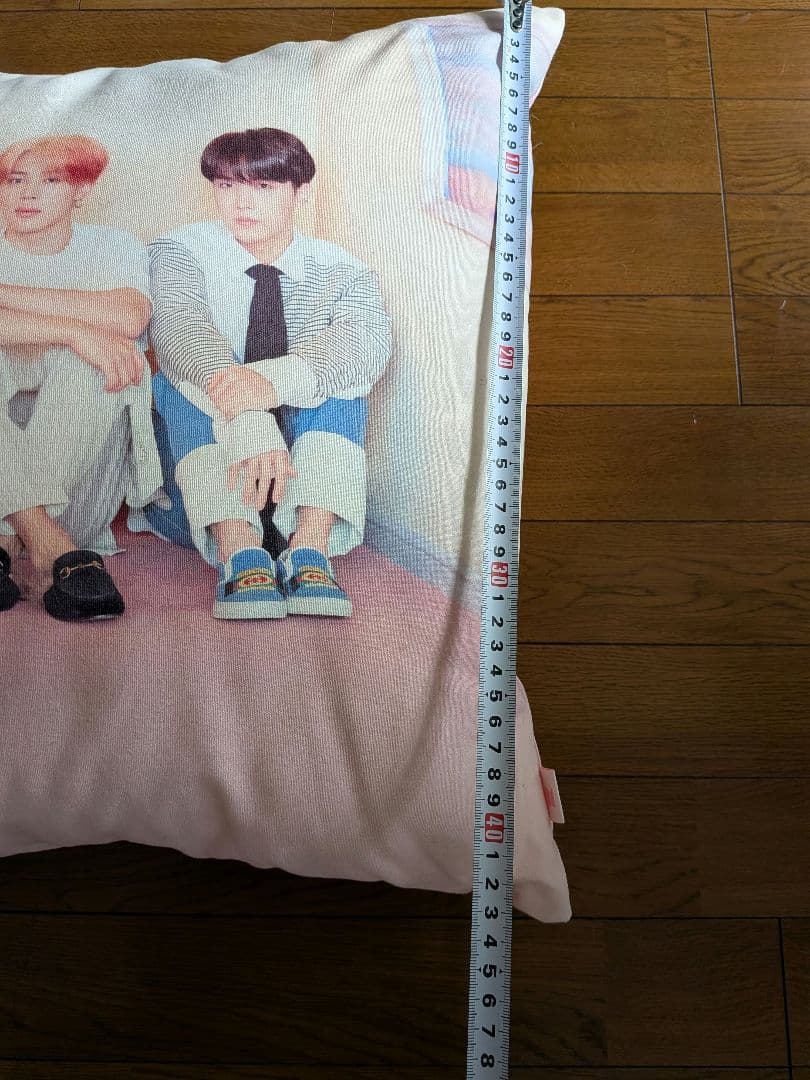 【グッズ詰め合わせ】BTSコレクションまとめ売り特大クッション、トレカなど