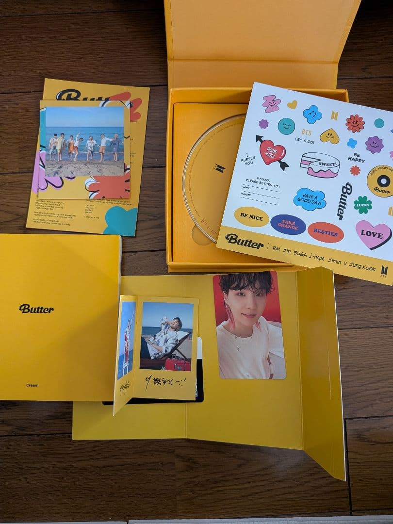 【グッズ詰め合わせ】BTSコレクションまとめ売り特大クッション、トレカなど