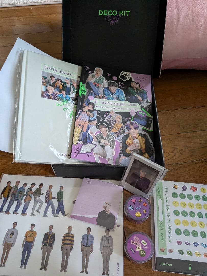 【グッズ詰め合わせ】BTSコレクションまとめ売り特大クッション、トレカなど