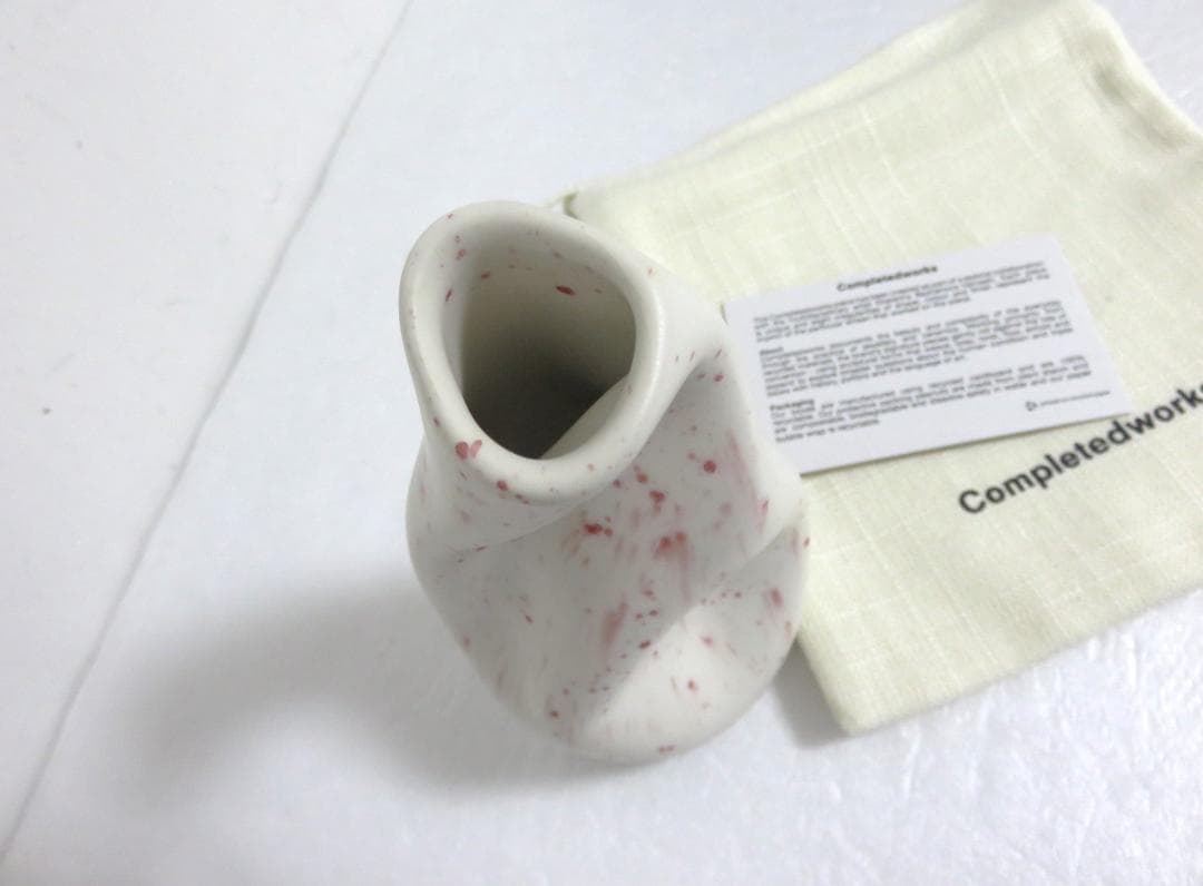 Completedworks フラワーベース ホワイト レッド 花瓶 一輪挿し