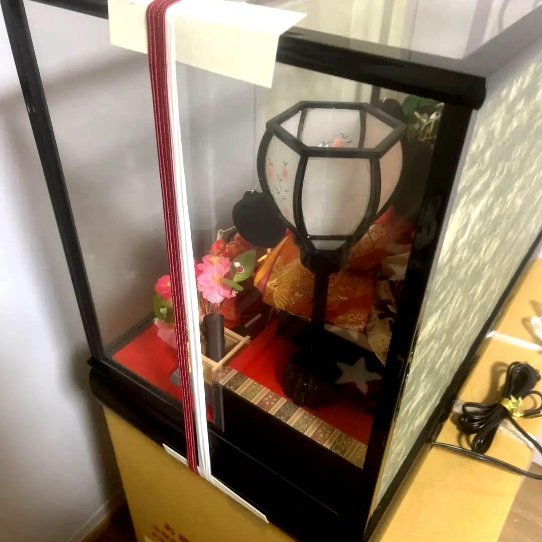 雛人形 三人官女 ぼんぼり.点灯.煌びやかなガラスケース飾り大型配送込み