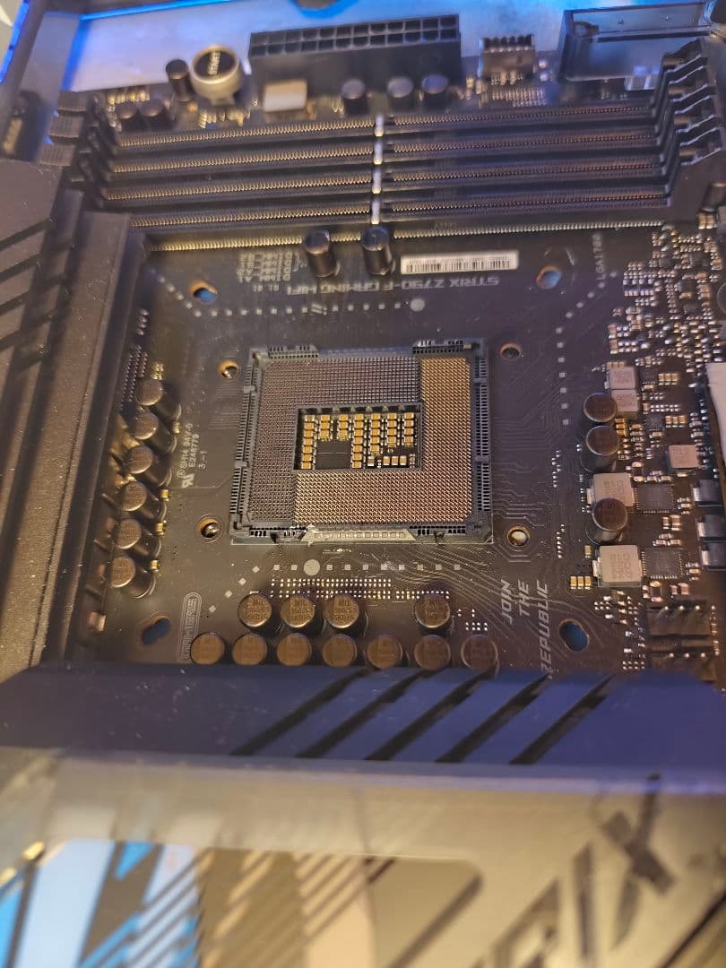 マザーボード Asus rog z790 gaming wifi