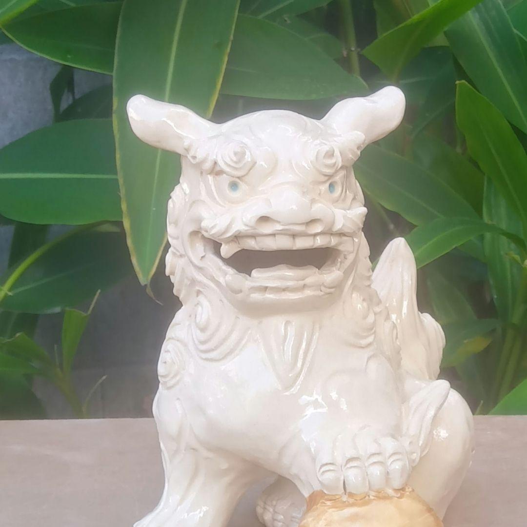 シーサー　白　玉抱き　沖縄　置物　やちむん　魔除け　縁起物
