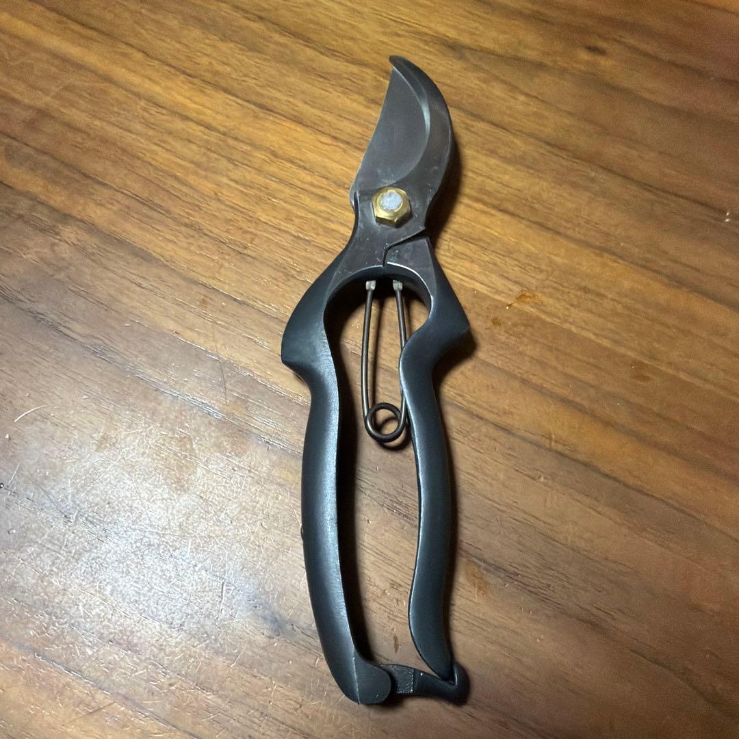 新品未使用　左利き剪定鋏