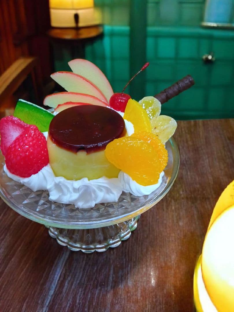 おにぎり2号　プリンアラモード食品サンプルと紅茶