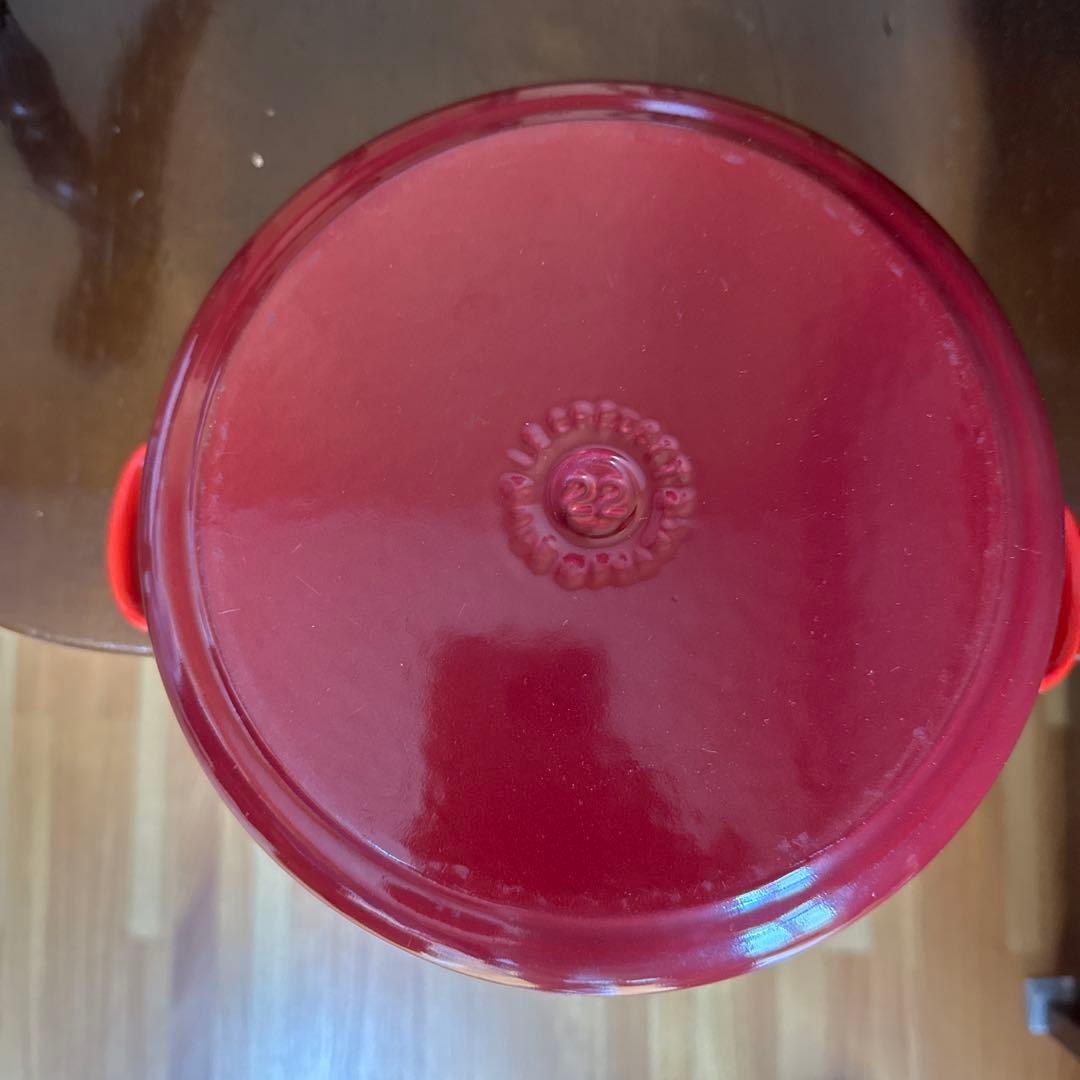 【お値下げ中】ルクルーゼ 22cm ホーロー　両手鍋　チェリーレッド