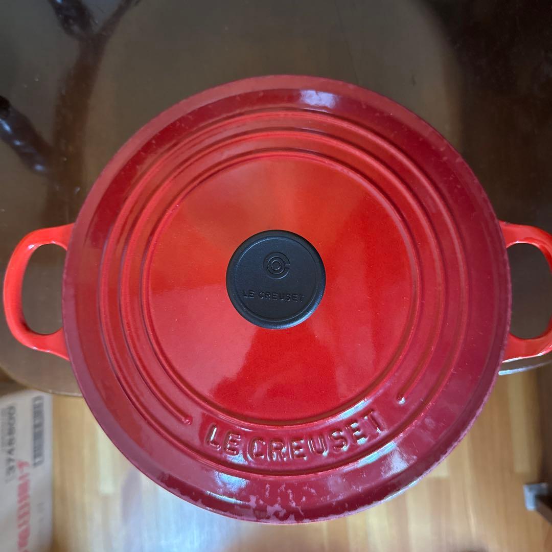 【お値下げ中】ルクルーゼ 22cm ホーロー　両手鍋　チェリーレッド