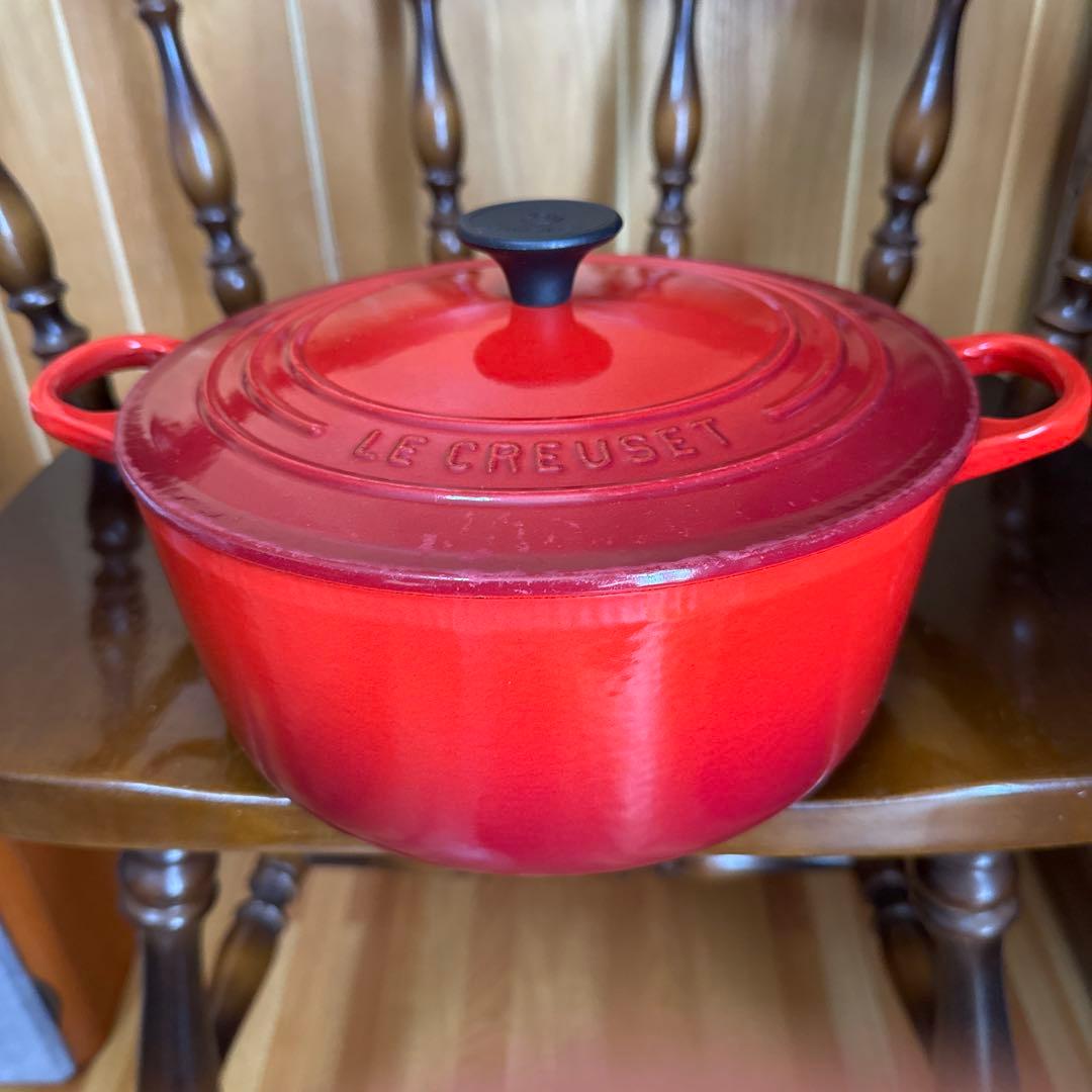【お値下げ中】ルクルーゼ 22cm ホーロー　両手鍋　チェリーレッド