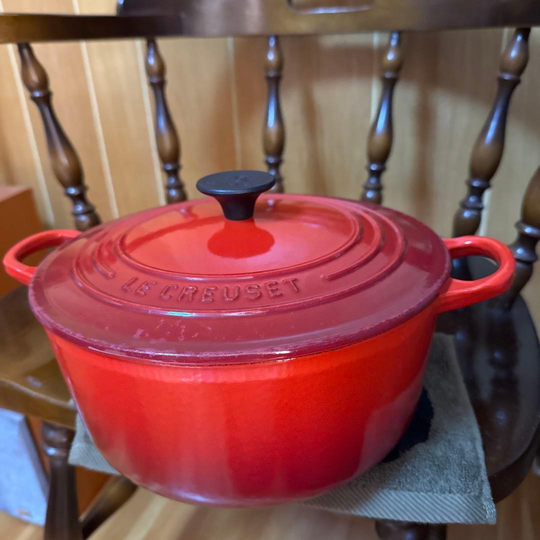 【お値下げ中】ルクルーゼ 22cm ホーロー　両手鍋　チェリーレッド