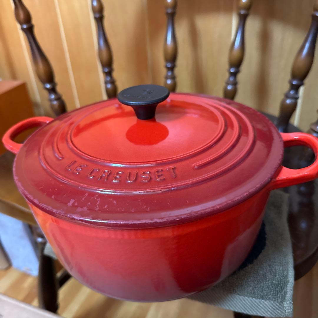 【お値下げ中】ルクルーゼ 22cm ホーロー　両手鍋　チェリーレッド