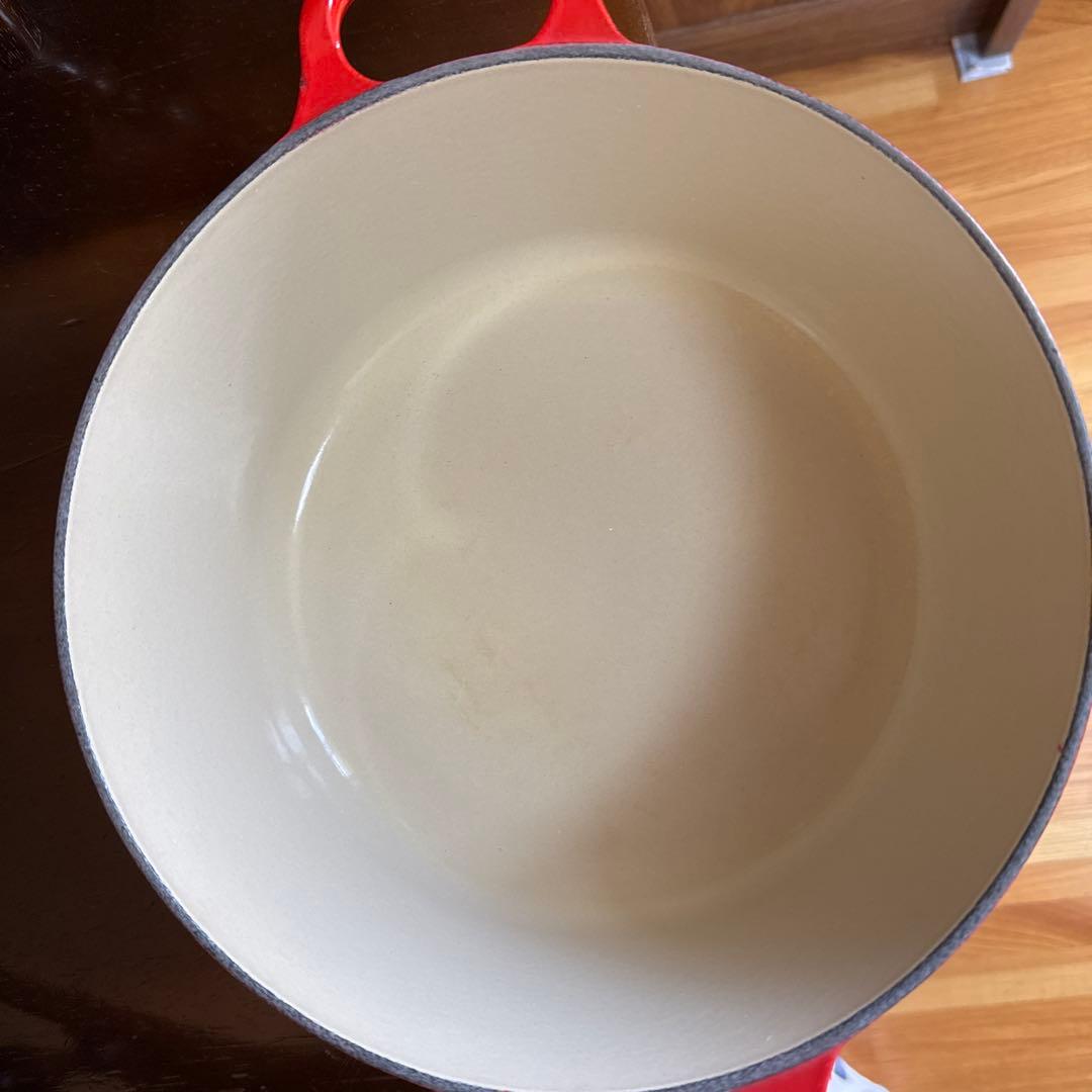 【お値下げ中】ルクルーゼ 22cm ホーロー　両手鍋　チェリーレッド