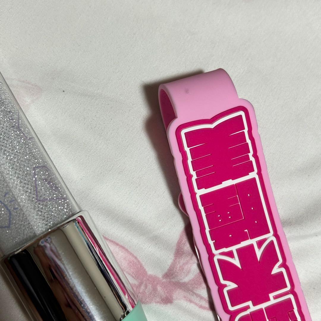 ≠MEペンライト2026 鈴木瞳美 名前ストラップ付き 2本セット