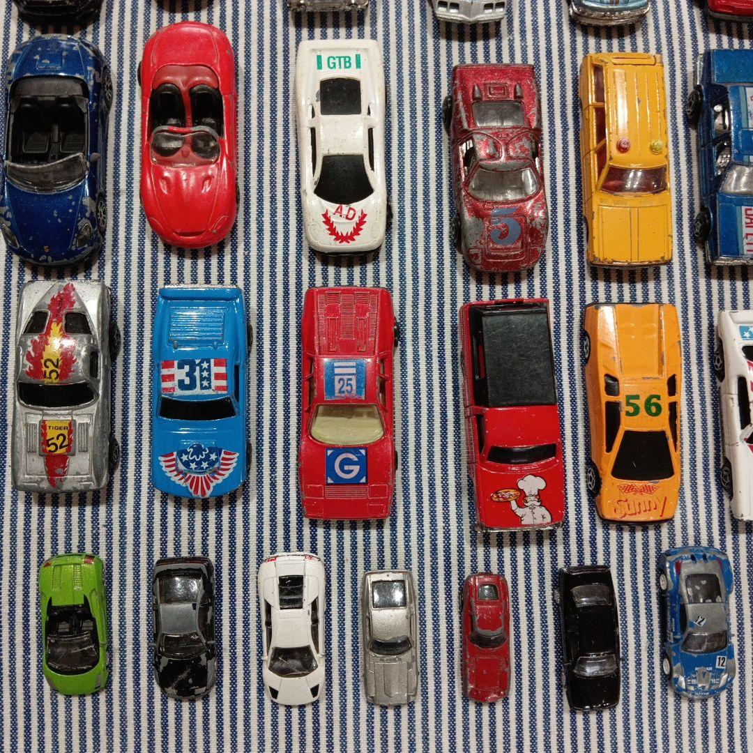 約100台の多様なミニカーセット