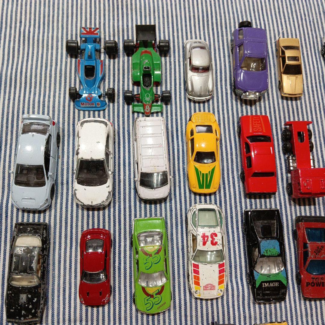 約100台の多様なミニカーセット