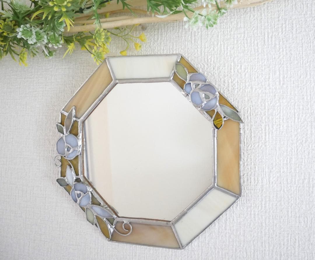 *✴︎:.。ベージュの白い小花の八角形鏡♪　（size20㎝/Max21㎝）
