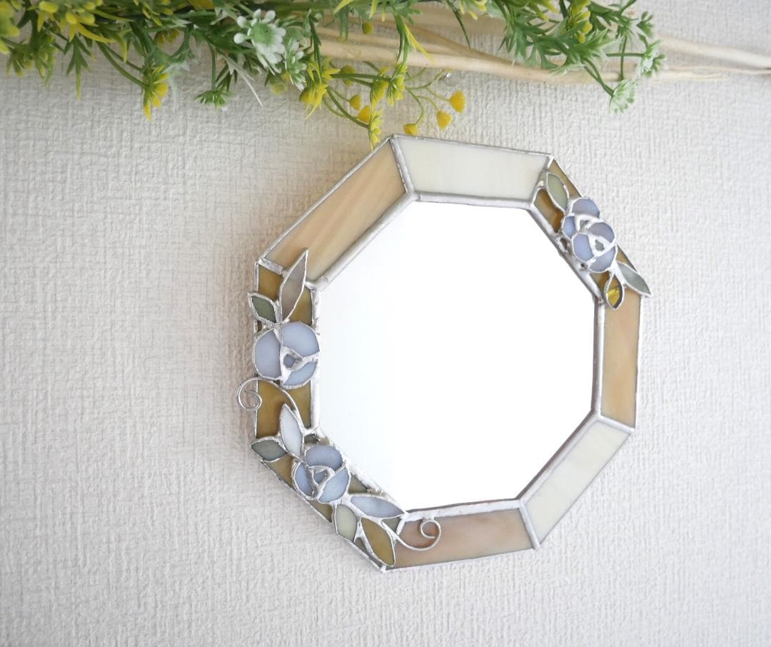 *✴︎:.。ベージュの白い小花の八角形鏡♪　（size20㎝/Max21㎝）