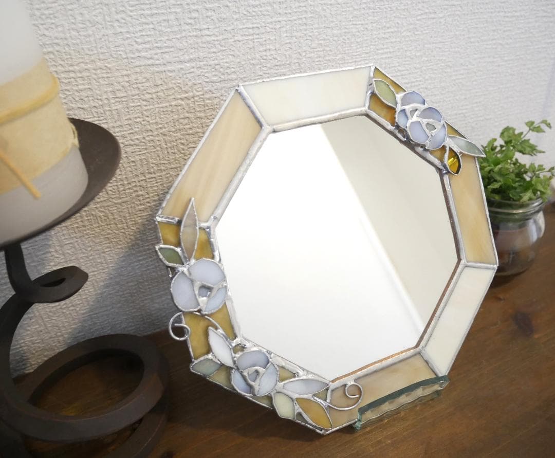 *✴︎:.。ベージュの白い小花の八角形鏡♪　（size20㎝/Max21㎝）