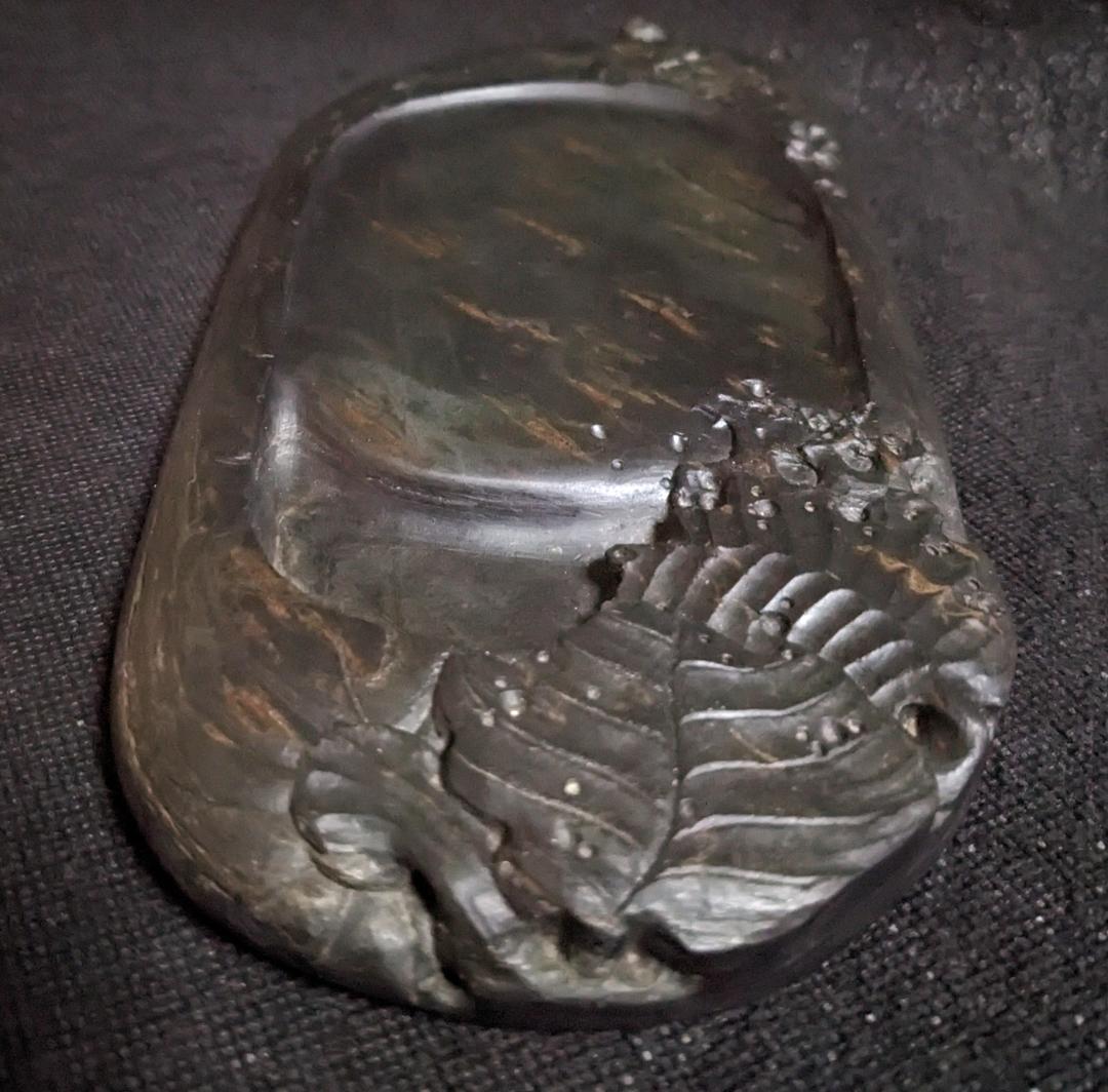 【歙州瓜葉文天成硯】◆金星金暈・金花紋の琅玕美石◆唐木箱◆8.5吋◆龍尾山芙蓉渓