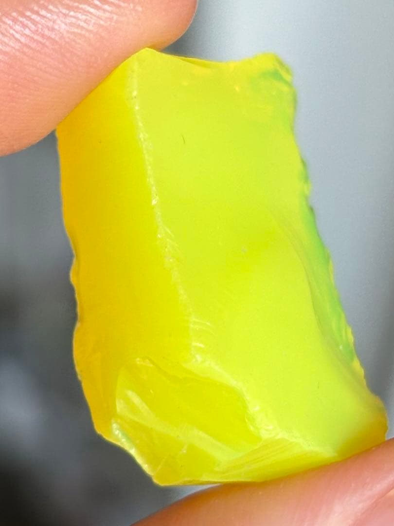 アンダラクリスタル　イエロー　シエラネバダ産　握り石