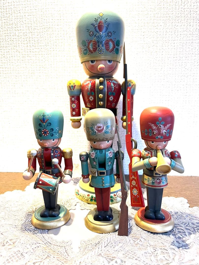 くるみ割り人形　兵隊大と音楽隊　4体セット