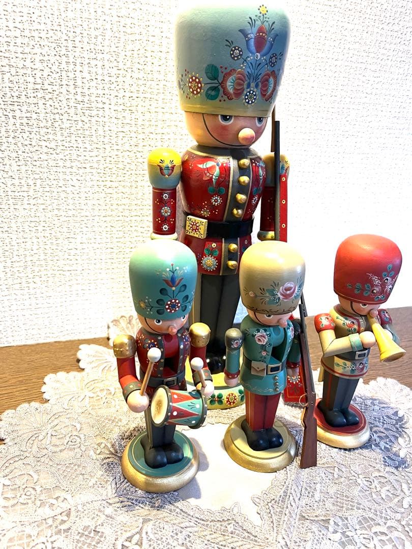 くるみ割り人形　兵隊大と音楽隊　4体セット