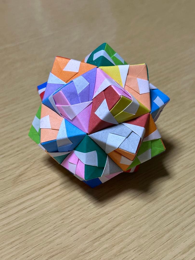 多色の立体折り紙作品
