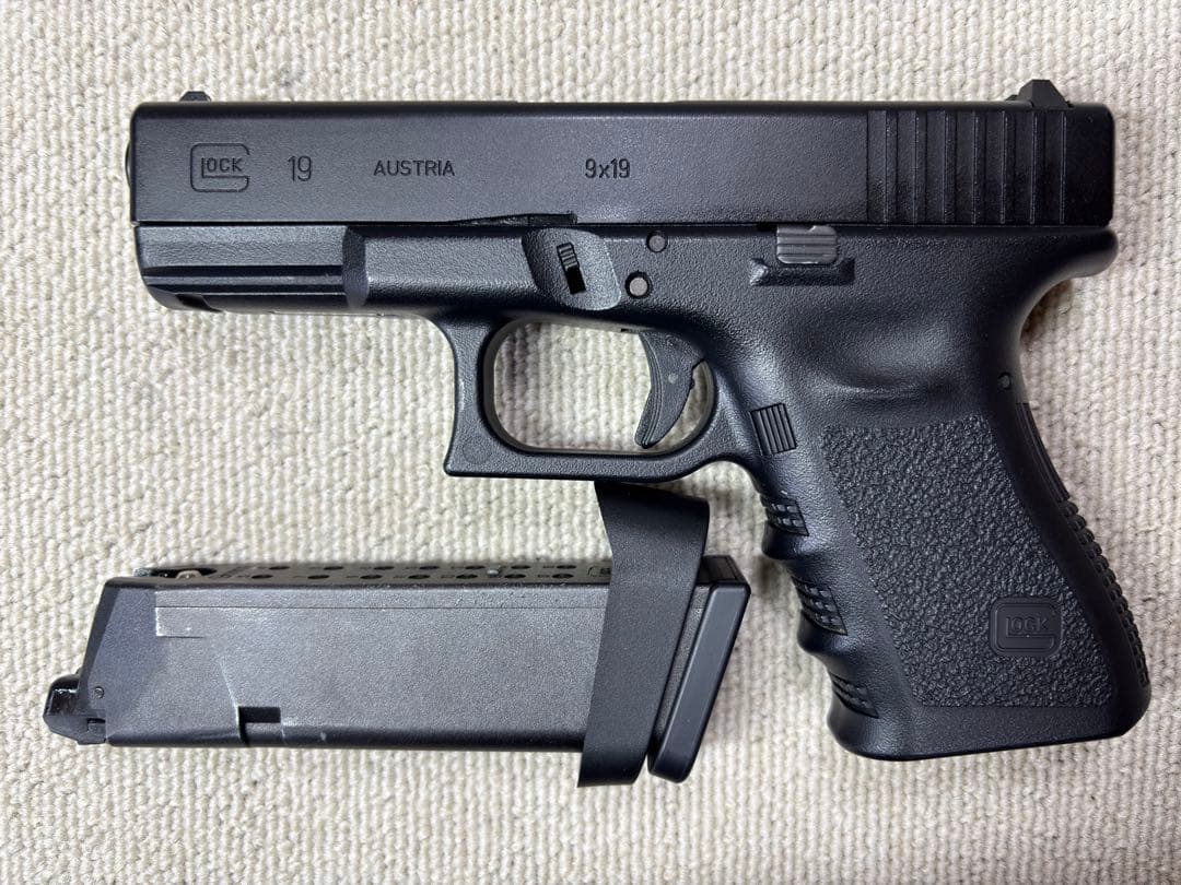 東京マルイ グロック19 サードジェネレーション 新品予備マガジン付き　G19