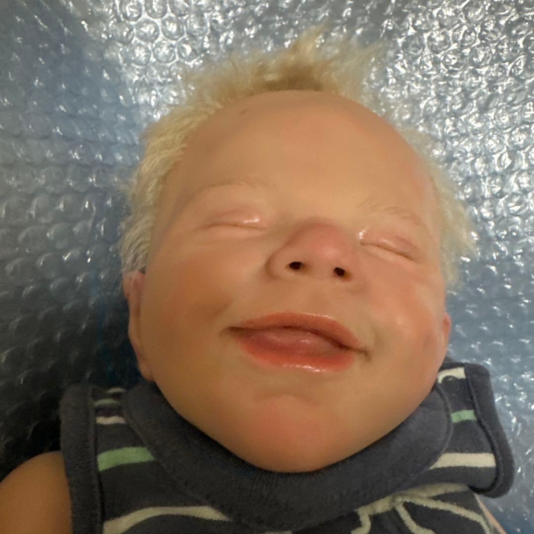 リボーンドール　笑顔の赤ちゃん人形 青白ストライプ 約40cm