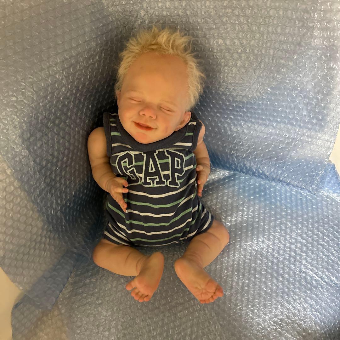 リボーンドール　笑顔の赤ちゃん人形 青白ストライプ 約40cm